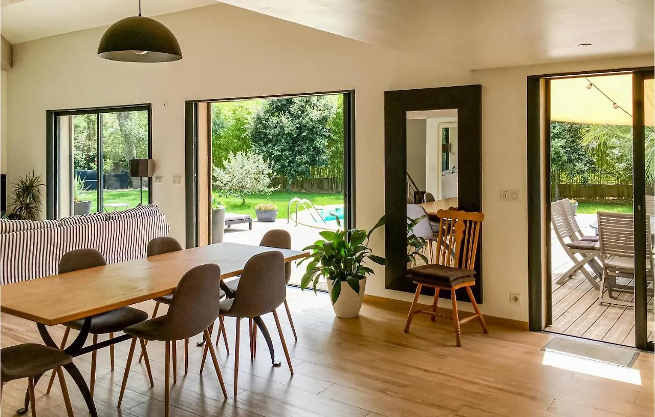 3 Bedroom Gorgeous Home In Giens Hyeres Holiday home