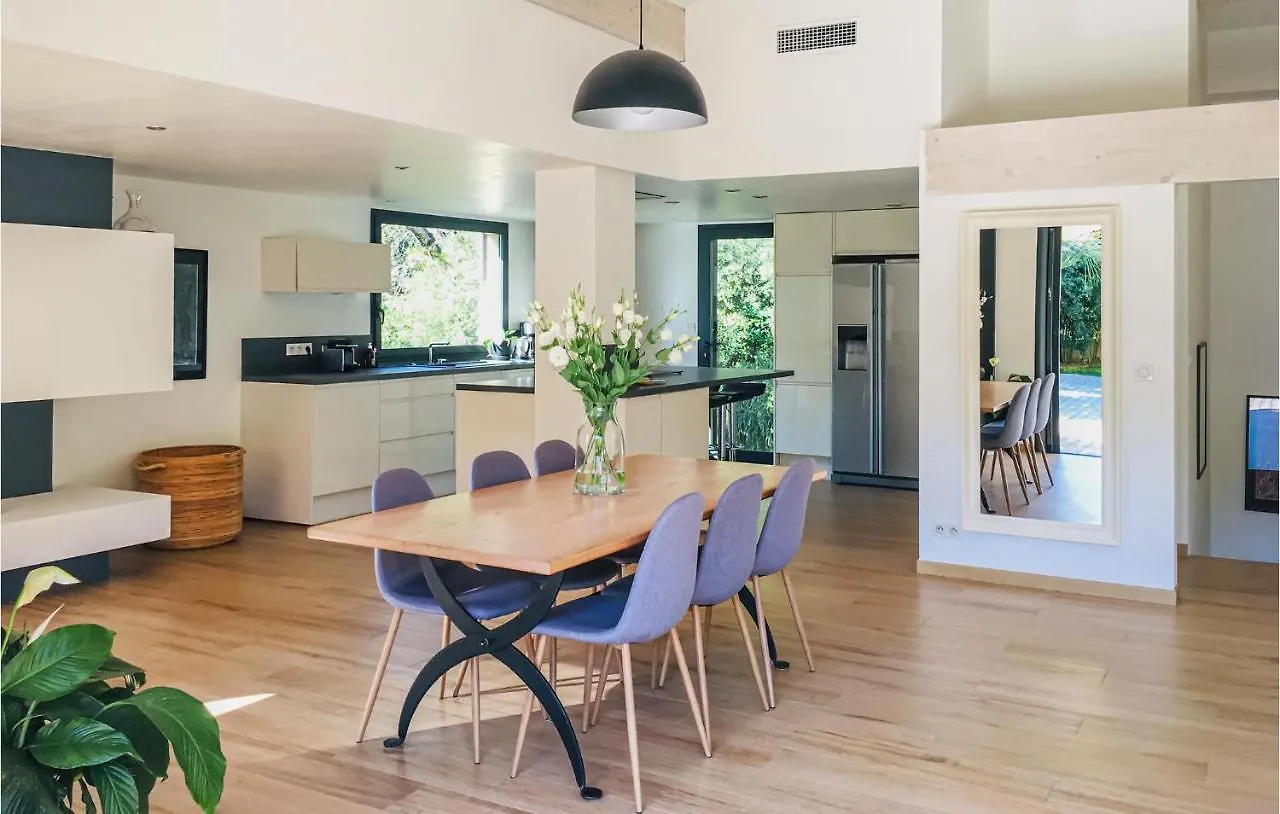 3 Bedroom Gorgeous Home In Giens Hyeres 0*,  France