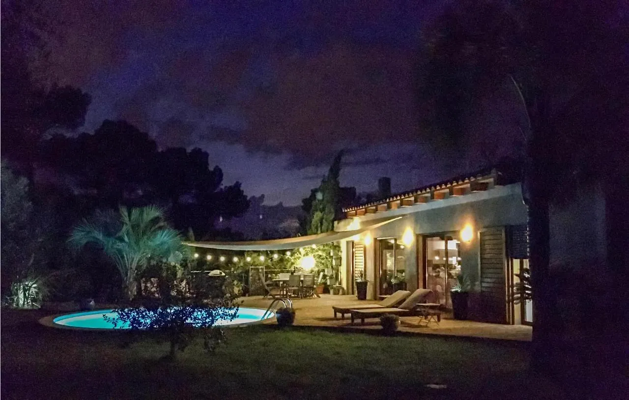 3 Bedroom Gorgeous Home In Giens Hyeres Holiday home